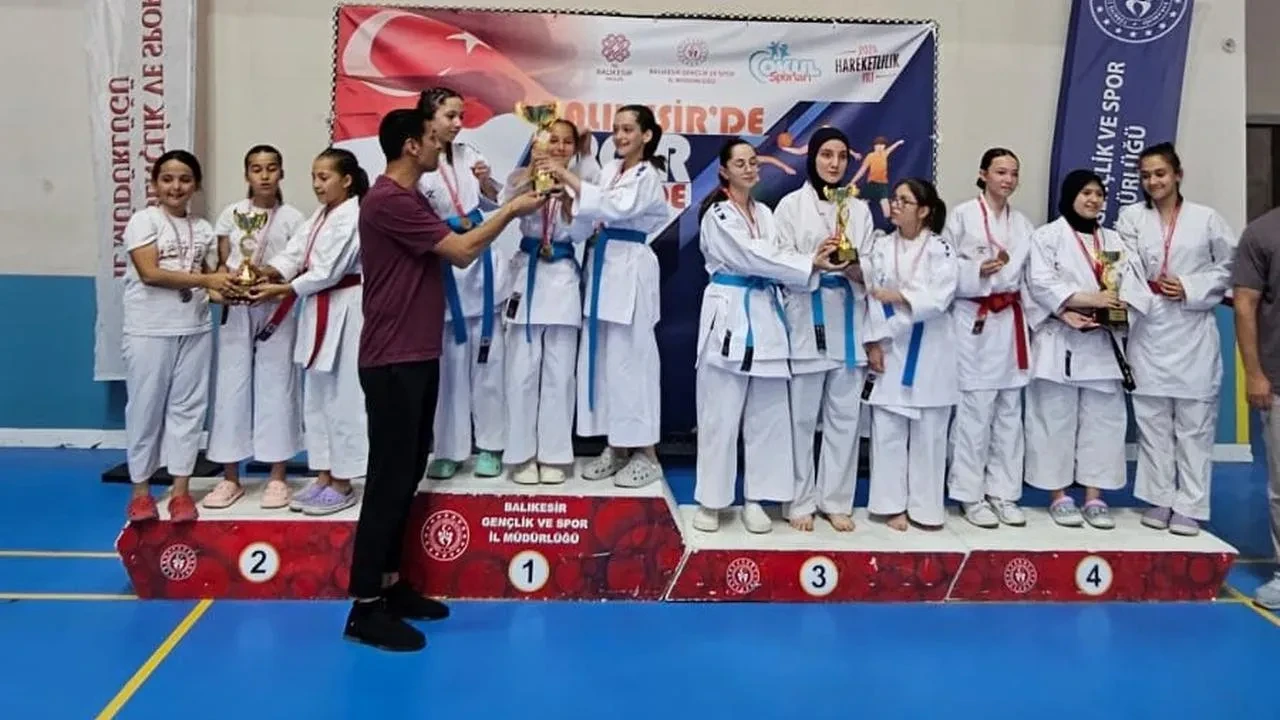 Balıkesir'de karate il seçmeleri büyük heyecan yarattı