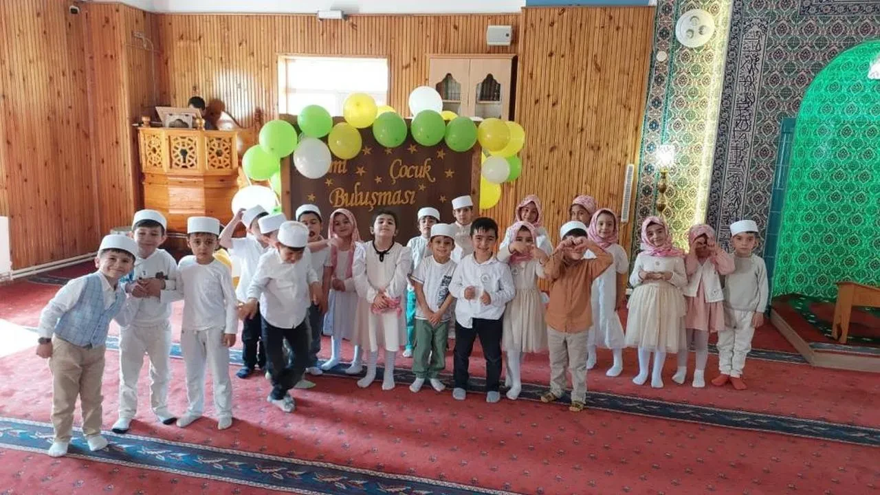 Camii çocuk buluşması gerçekleştirildi: Erzincan'da Mevlana Camii'nde buluştular