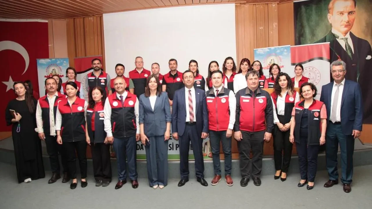 Genç gıda denetçileri Çanakkale'de sertifikalarını aldı