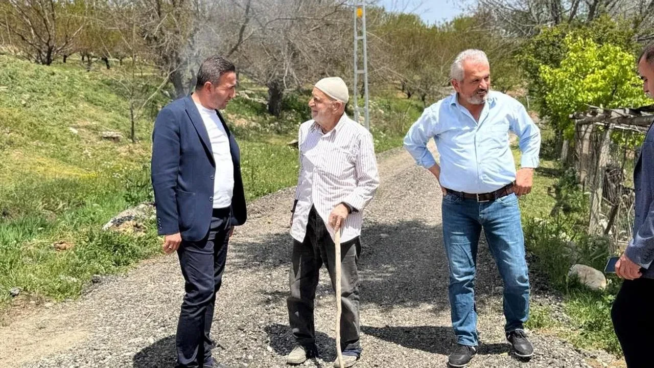 Akçadağ'da ulaşım sorunlarına son: Başkan Ulutaş çalışmaları yerinde inceledi