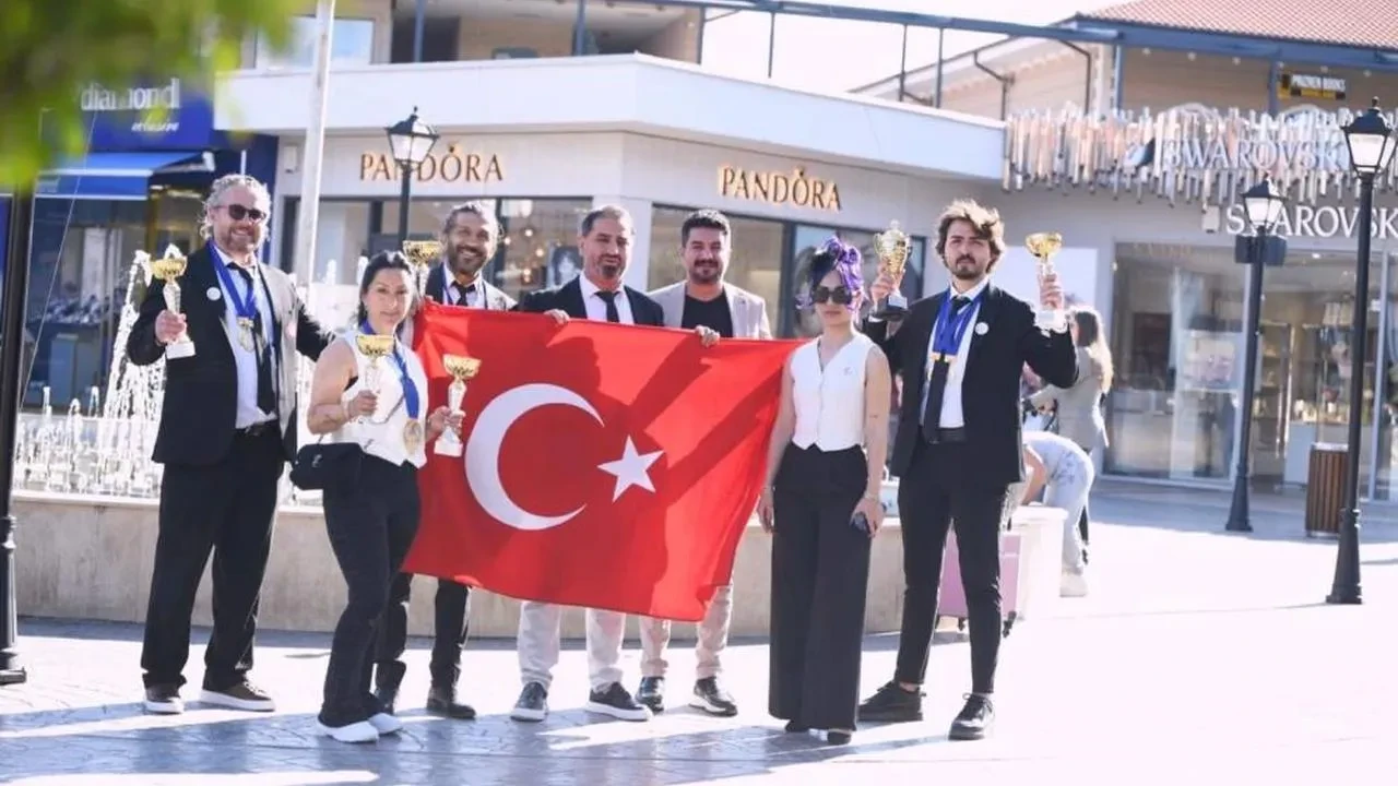 Türk kuaförler Kosova'da Osmanlı tıraşıyla ikinci oldu