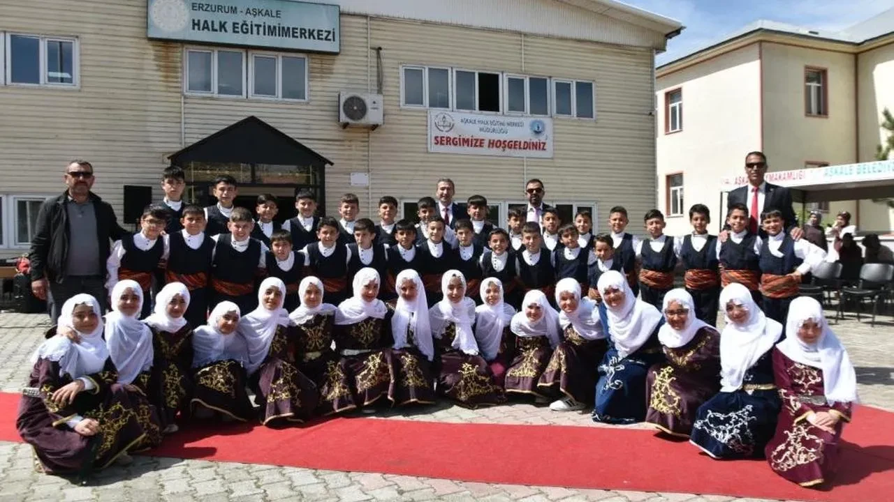 Aşkale'de Hayat Boyu Öğrenme Haftası sergisi büyük ilgi gördü