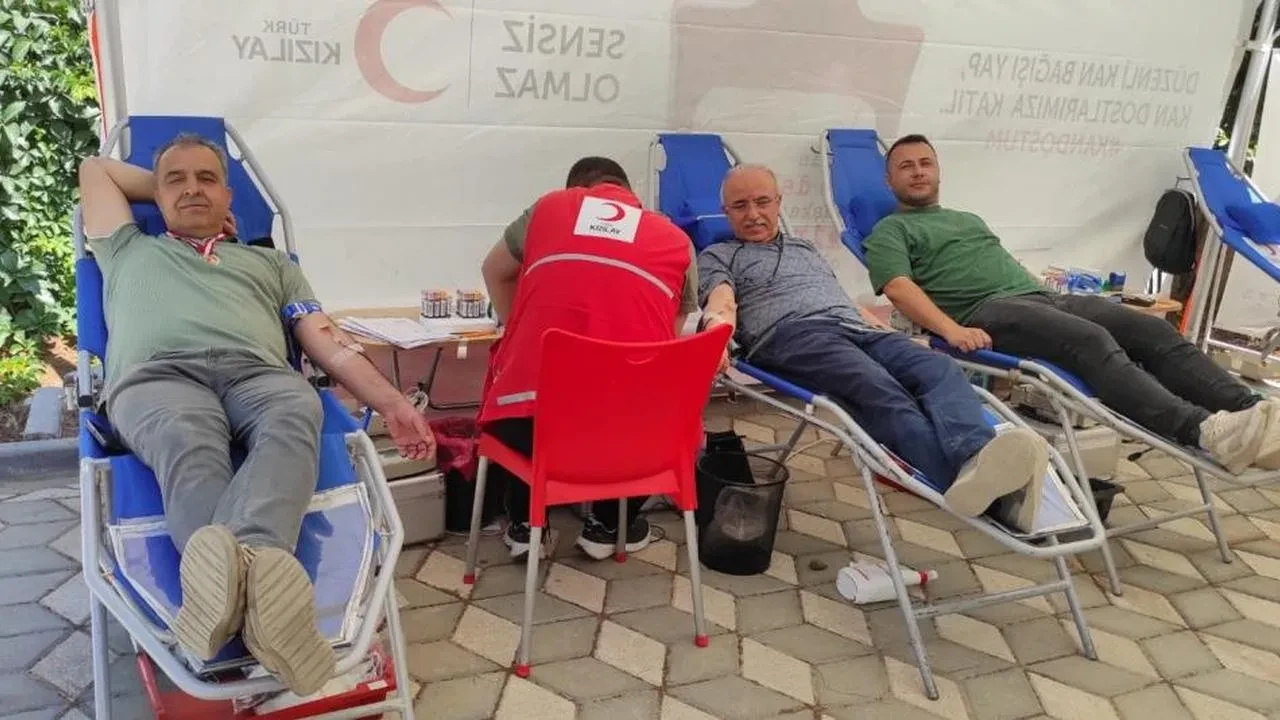 Adıyaman'da kan bağışı kampanyasına yoğun ilgi! Katılımcılar mutlu dönüş yaptı