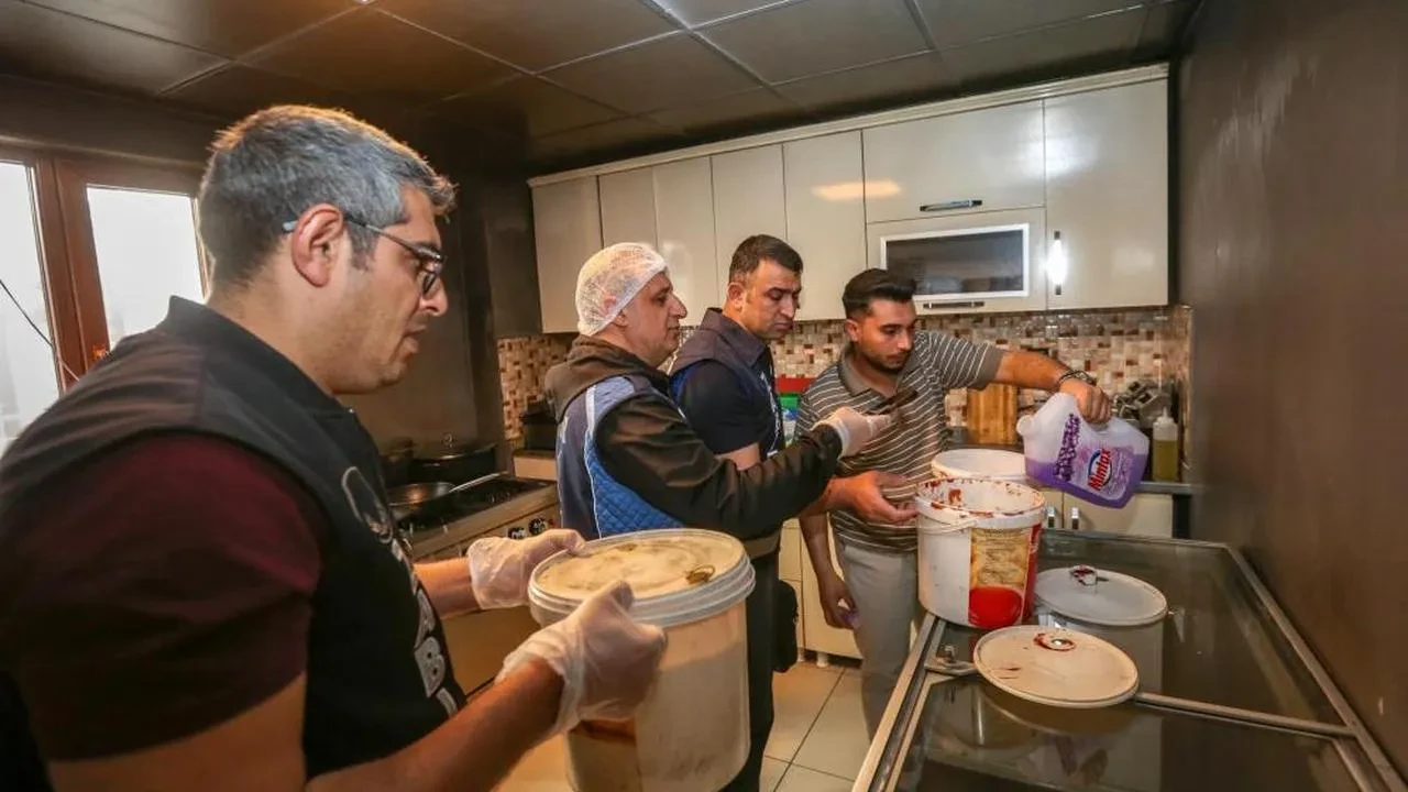 Van'da zabıta ekiplerinden gıda denetimi: Son kullanma tarihleri ve hijyen standartları kontrol altında