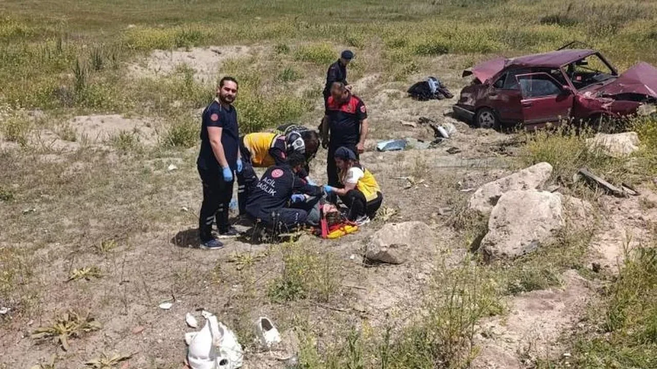 Burdur'da korkunç kaza: Şarampole devrilen araçta 5 yaralı