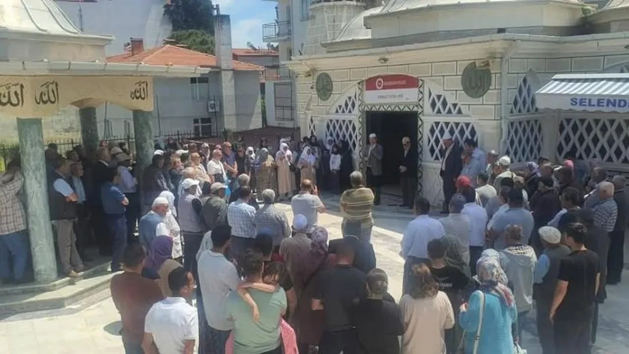 Hacı adayları gözyaşlarıyla uğurlandı: Selendi'de duygusal anlar