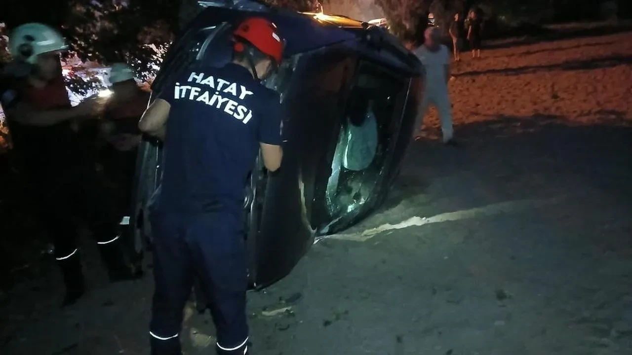 Dörtyol'da kontrolden çıkan otomobil ağaca çarptı