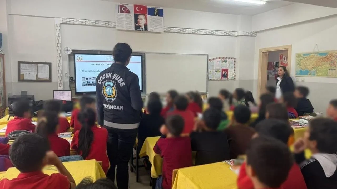 Erzincan Çocuk Polisi Okullarda Bilgilendiriyor