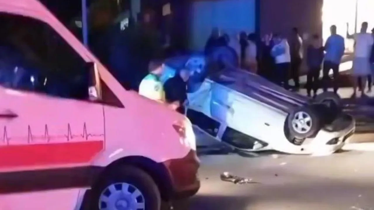 Mersin'de iki otomobil çarpıştı: 5 yaralı hastaneye kaldırıldı