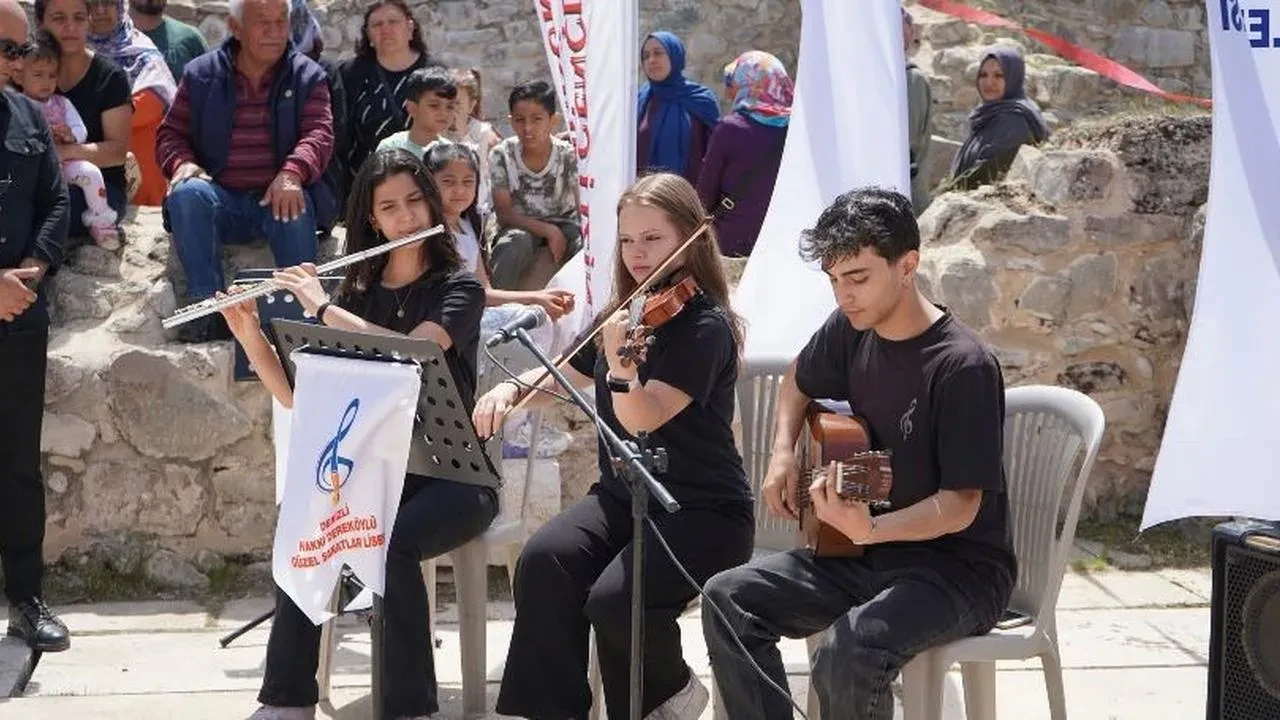 Çardak Kervansarayı'nda öğrenci projeleri görücüye çıktı