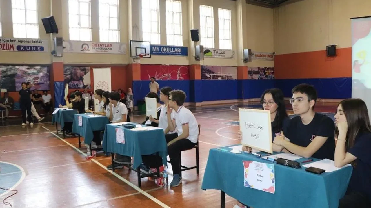Aydın'da liseler arası bilgi yarışmasında Aydın Fen Lisesi zafer kazandı