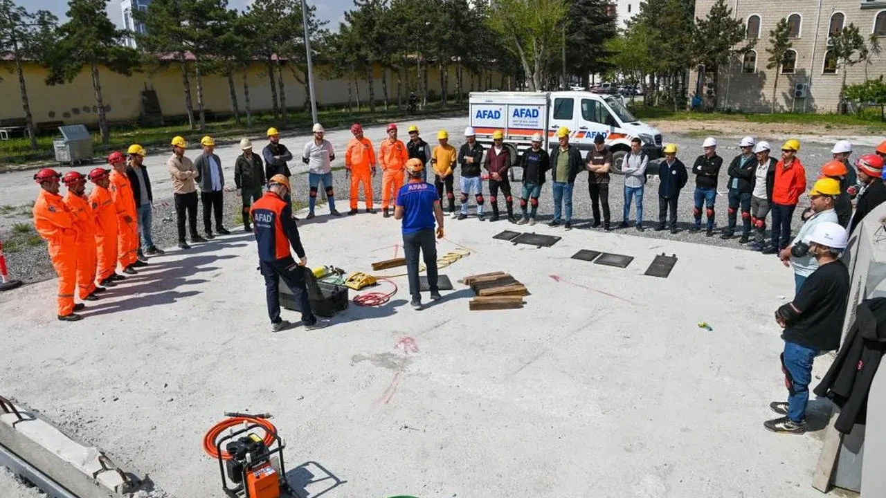Selçuklu Belediyesi personeli afetlere hazırlanıyor: Afad uzmanları tarafından eğitim verildi