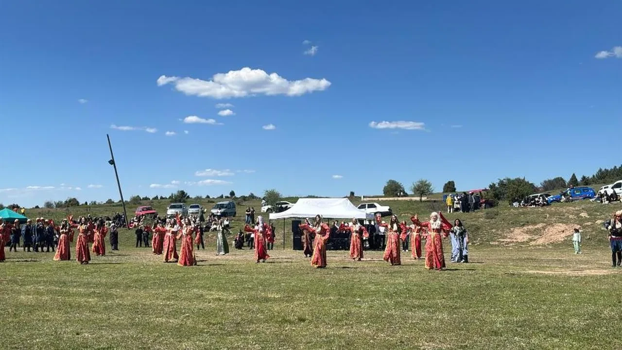 Hıdırellez coşkusu: Tavşanlı Güzelyurt'ta neşeli anlar ve geleneksel ikramlar