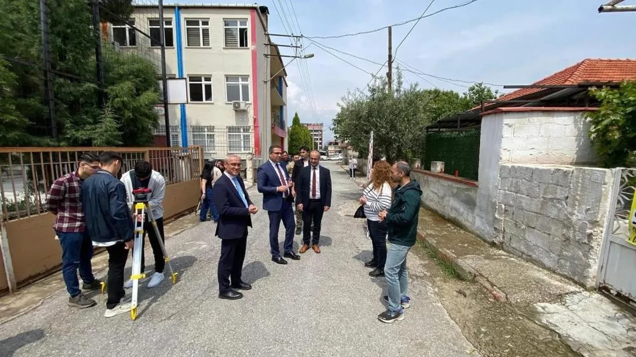 Kaymakam Halil Dalak, öğrencilerle sahada: Uygulamalı eğitimin önemi vurgulandı