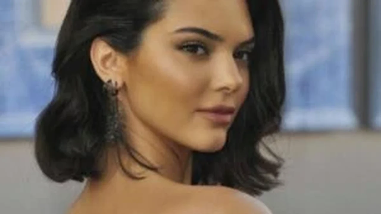 Hande Erçel'in giyim tarzı, Kendall Jenner ile kapışıyor mu? Sosyal medyada tartışma var!