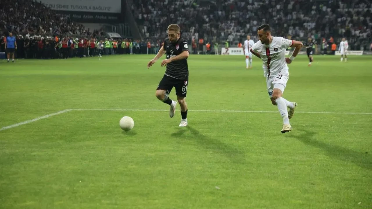Elazığspor ve Vanspor FK maçında hakem krizi