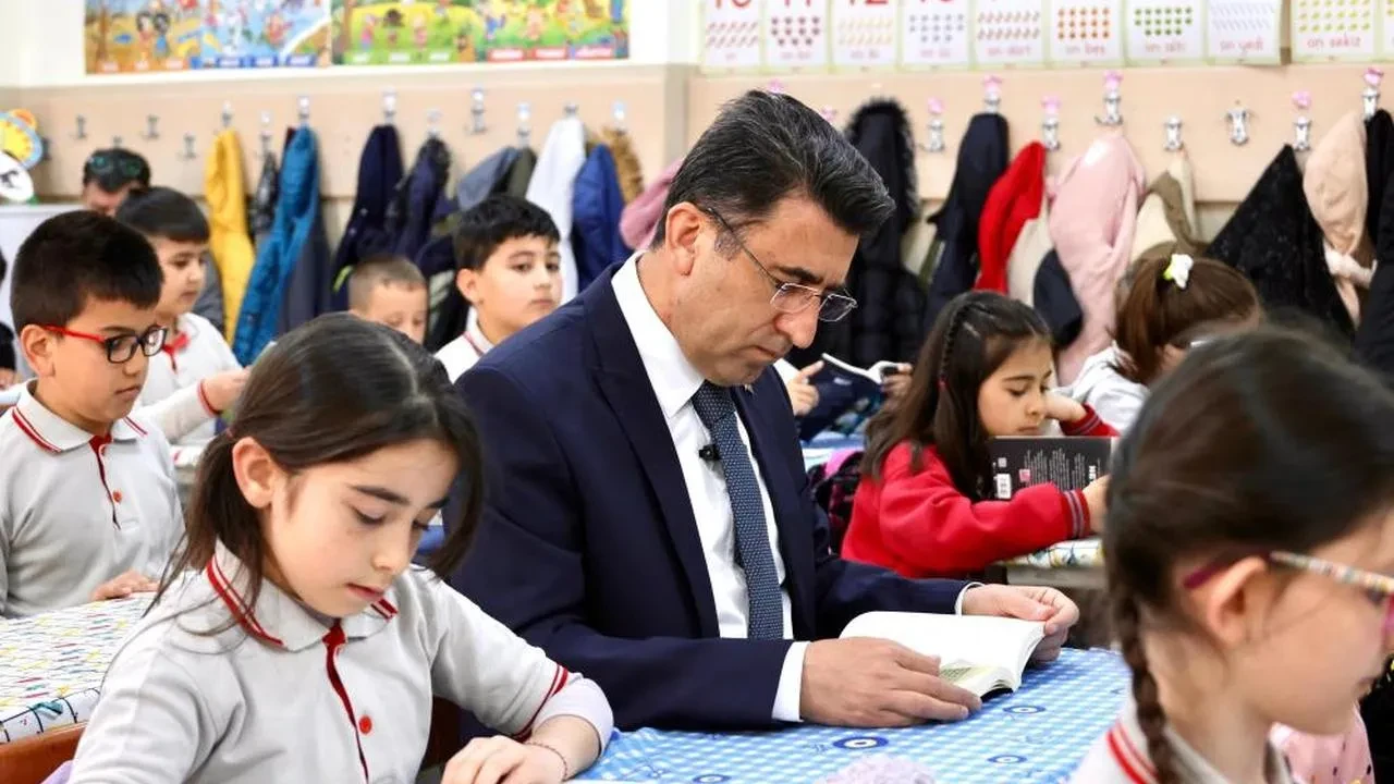 Vali aygöl'den her hafta farklı bir okul geleneği: Bozüyük güzel sanatlar lisesi ve toki ilkokulu ziyareti