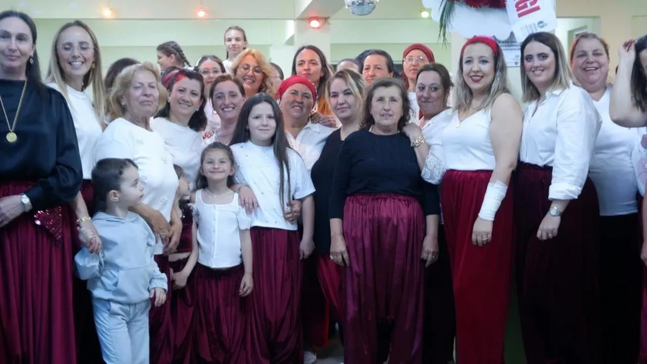 Edirne'de renkli görüntüler:Geleneksel şalvar gecesi coşku dolu anlarla kutlandı