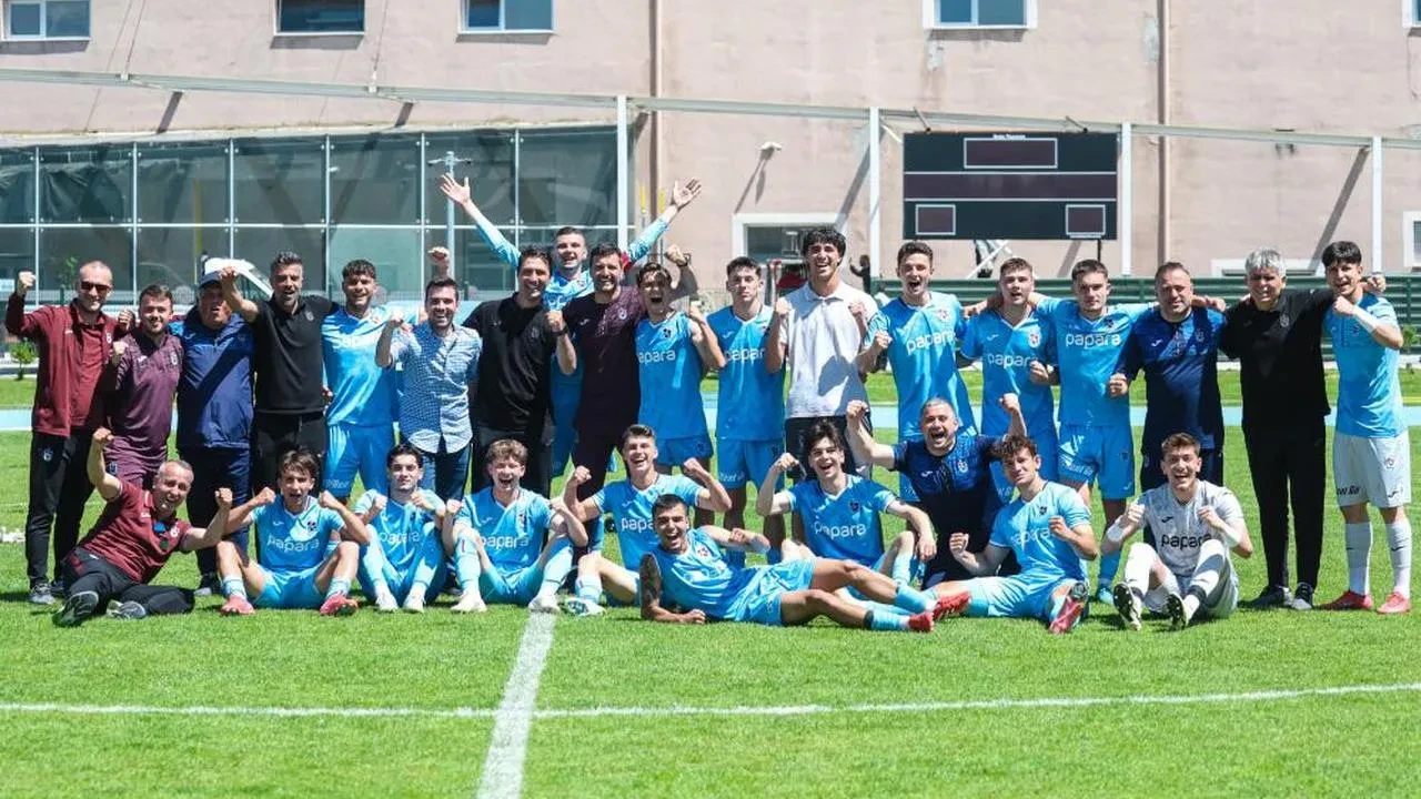 Trabzonspor U19 takımı Kayserispor'u yenerek şampiyon oldu
