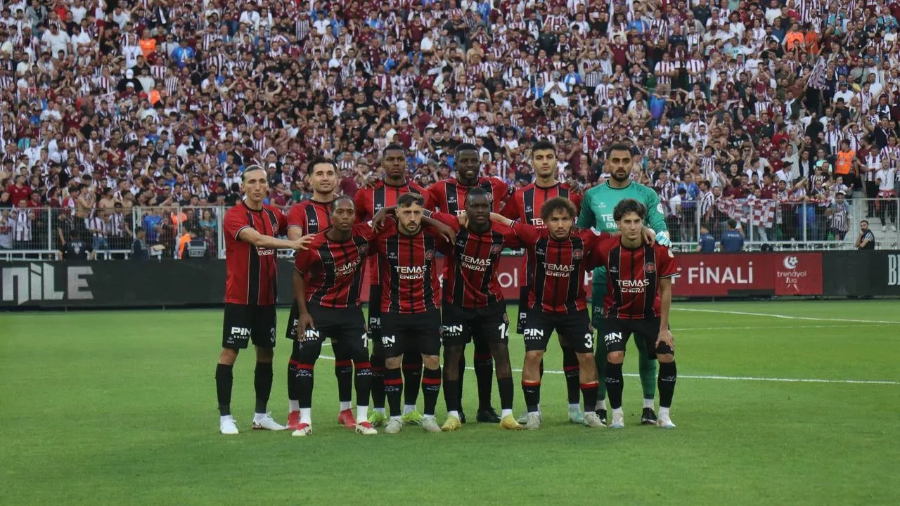 Fatih Karagümrük Bandırmaspor karşısında Süper Lige yükseldi