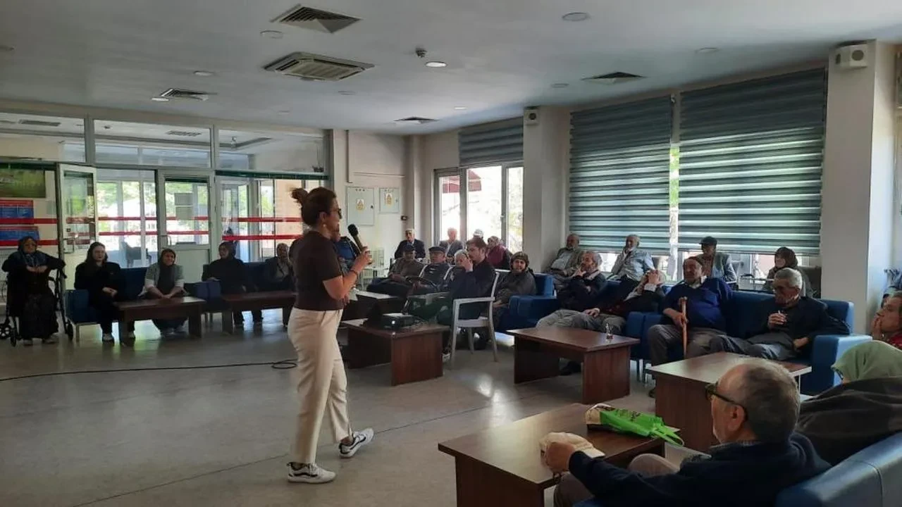 Eskişehir'de yaşlılara dolandırıcılık eğitimi: Aile Yılı kapsamında önemli adım