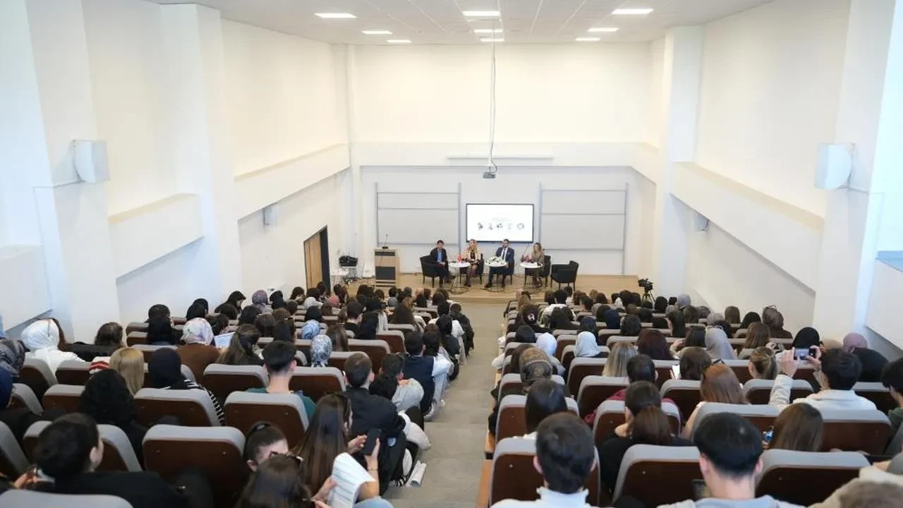 VM Medical Park Bursa, geleceğin sağlıkçıları için Mudanya Üniversitesi'nde kariyer günlerinde