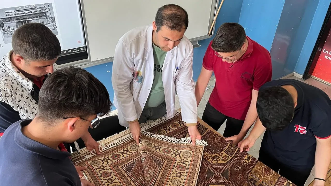 Kars gençleri Sümerbank halılarını yeniden canlandırdı