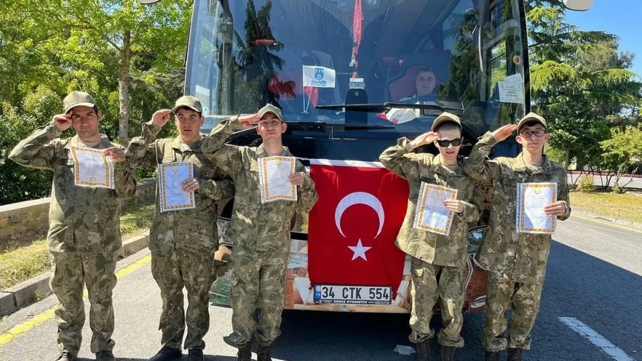 Silivri'de Engelliler Haftası'na özel temsili askerlik töreni: Engelli bireyler askerliğin heyecanını yaşadı