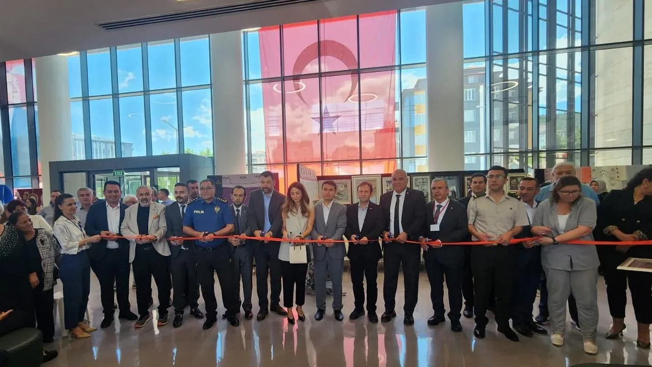 Acıpayam Halk Eğitimi Merkezi el emeği sergisi açıldı