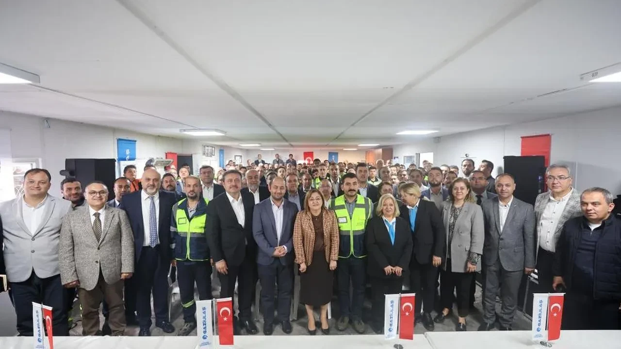 Fatma Şahin: Belediye ailemizi güçlü tutmalıyız, 1 Mayıs buluşmasında başarılı ekibe vurgu yaptı