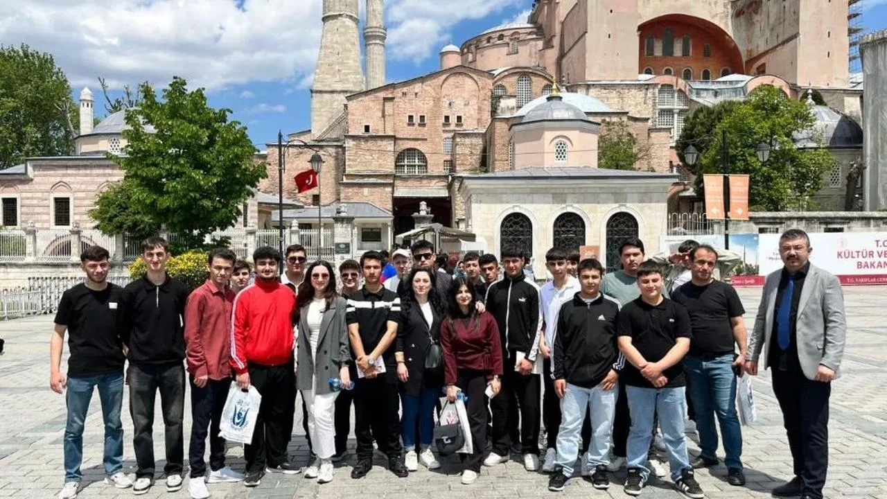 Dilovası Kaymakamlığı'ndan gençler için İstanbul'a anlamlı gezi