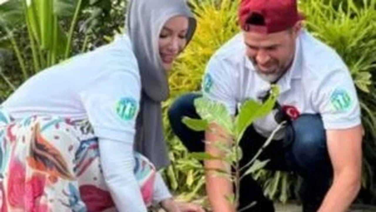 Reshad Strik'ten Gamze Özçelik'e romantik not: 'Benim cennetim'