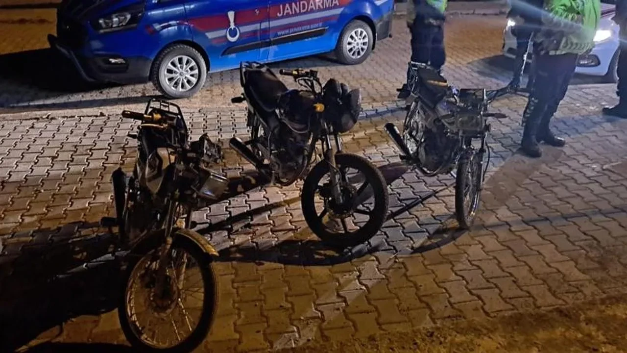 Kırşehir'de kasksız ve plakasız motosikletlere geçit yok: 3 motosiklet sürücüsüne 83 bin 989 lira ceza kesildi