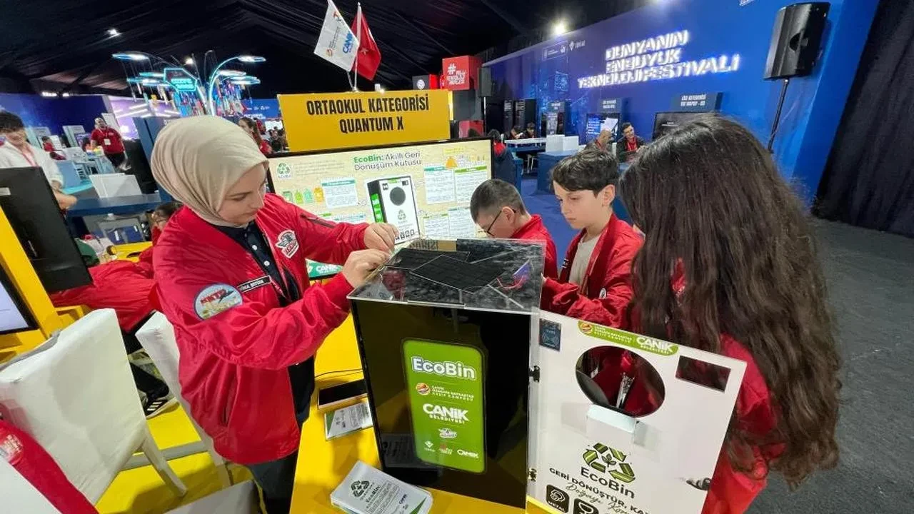 Canik'ten Dünya'ya taşınan başarı: EcoBin Projesi ile TEKNOFEST'te "En İyi Sunum" ödülü