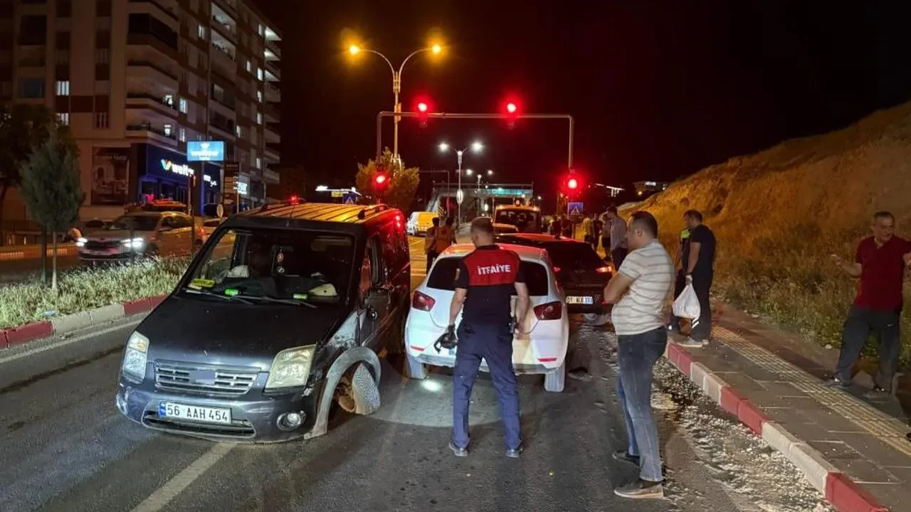 Siirt'te beş araçlı zincirleme kaza meydana geldi
