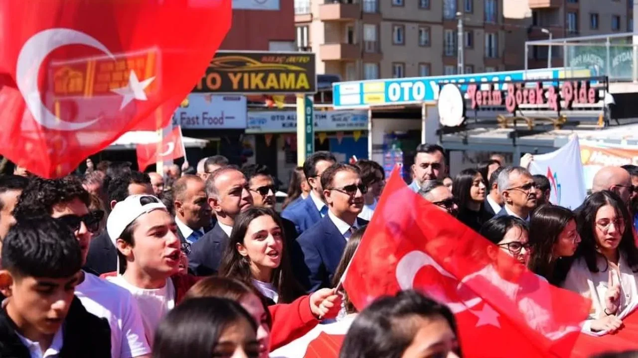 19 Mayıs coşkusu Sancaktepe’de! Gençlik yürüyüşü ve renkli etkinlikler düzenlendi
