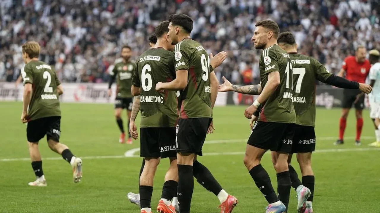 Beşiktaş'ın ilk yarıda sergilediği performans, Adana Demirspor'un umutlarını yeşertiyor