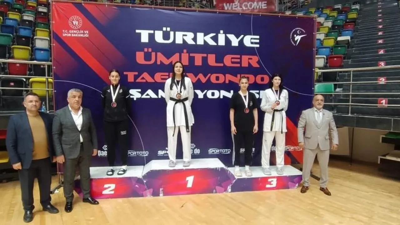 Eskişehirli tekvandocu Nida Nur Çene: Şampiyonada Türkiye üçüncüsü olarak Milli Takım yolu açtı