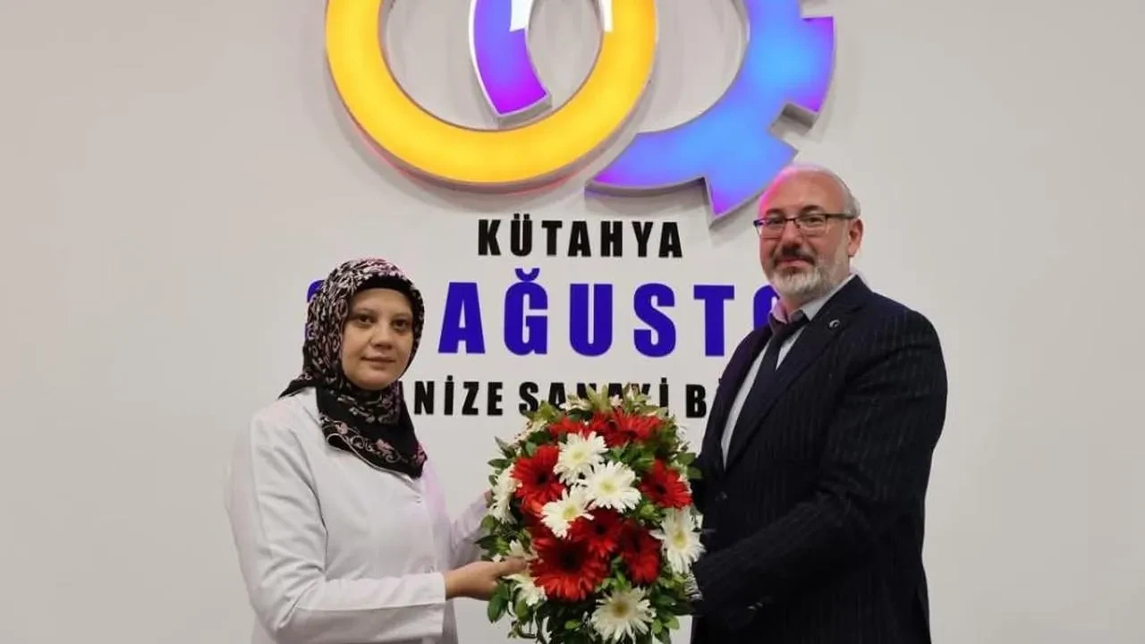 Kütahya OSB Müdürü Demir'den Anneler Günü'nde anlamlı mesaj ve çiçek sürprizi