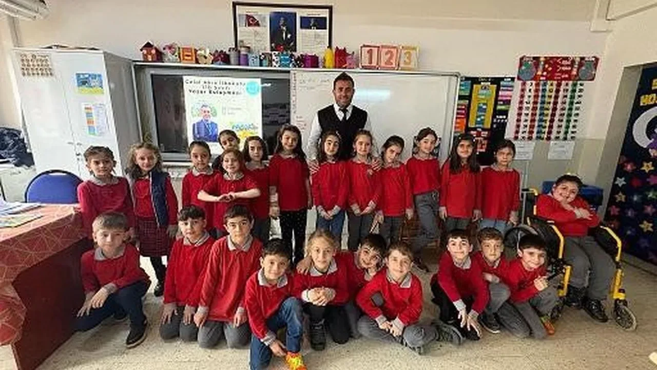 Yazar Erhan Köçer Celal Akın İlkokulunda öğrencilerle buluştu