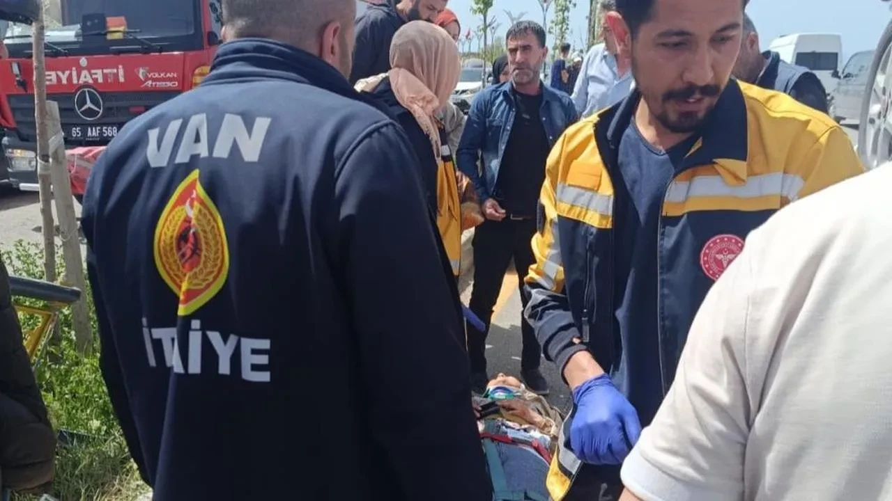 Van'da otomobil takla attı! 3 kişi yaralı, soruşturma başlatıldı