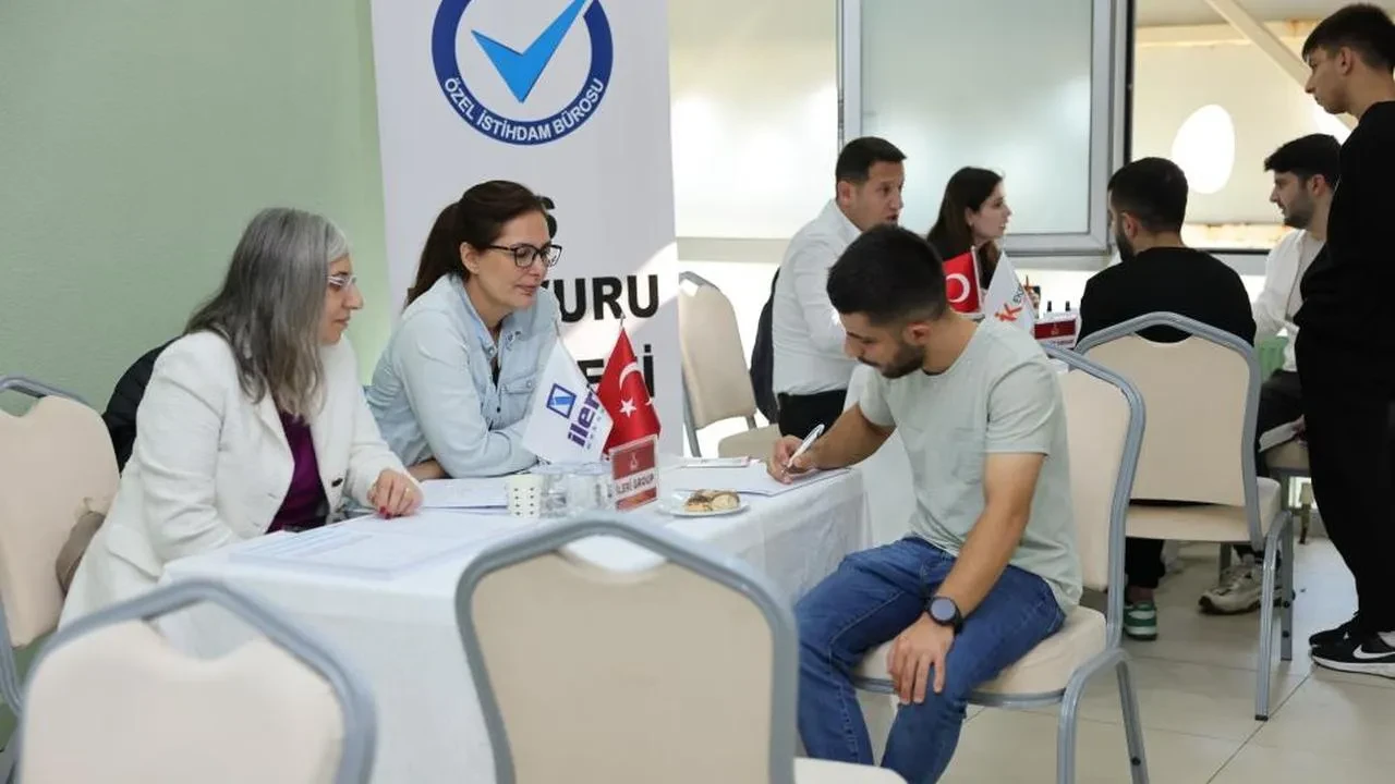 Darıca'da 4. İstihdam Fuarı kapılarını açıyor: İş arayanlar ve işverenler buluşuyor