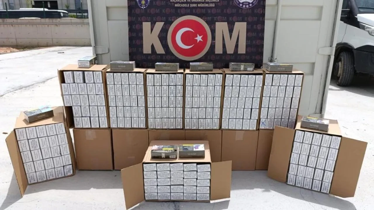 Aydın'da şüpheli araçta 130 bin kaçak makaron ele geçirildi