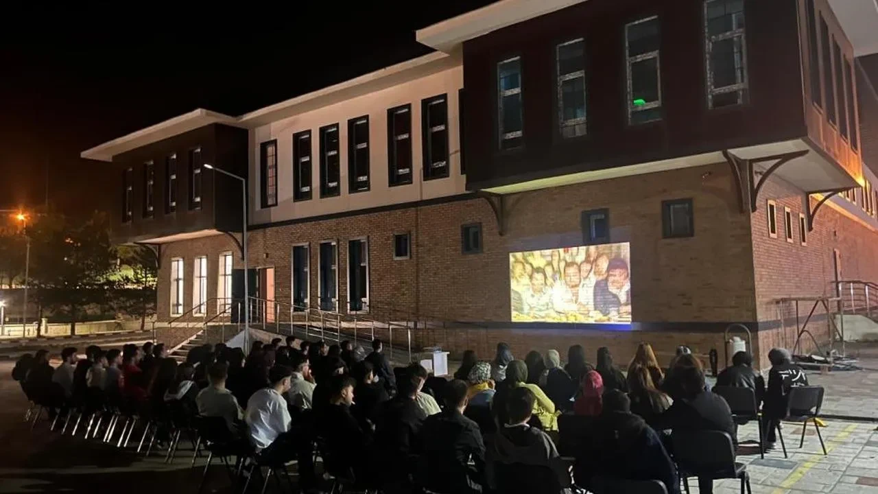 Erzincan'da Gençlik Haftası'nda açık hava sineması coşkusu