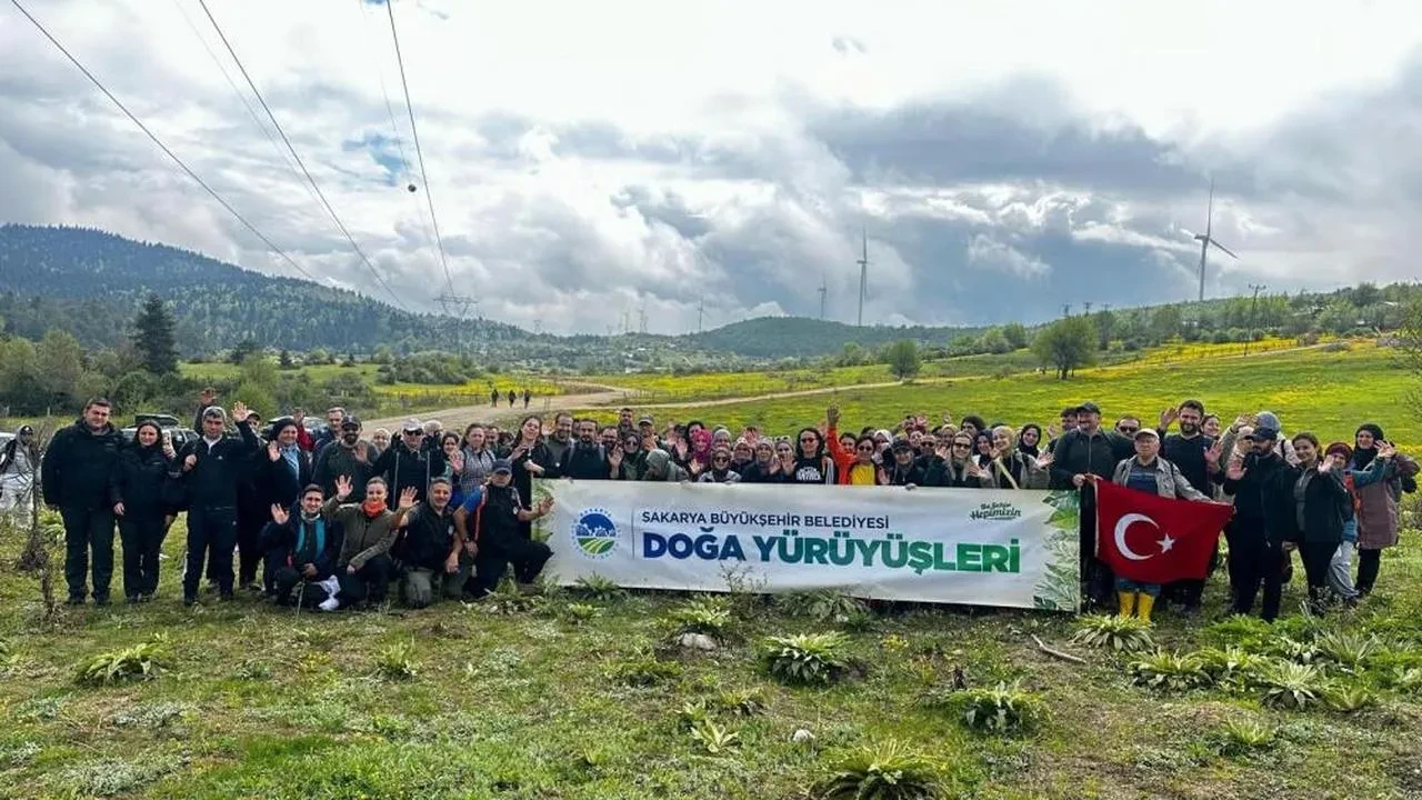 Doğa tutkunları Karagöl’ün eşsiz manzarasını keşfetti