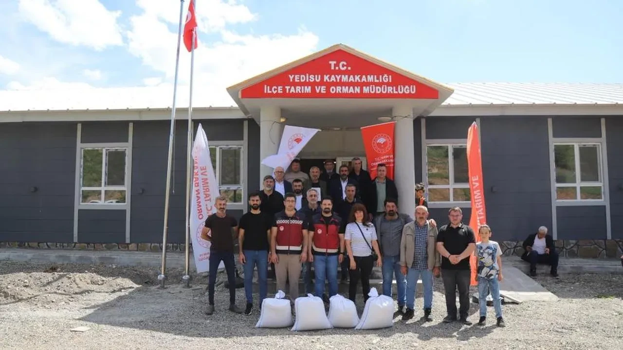 Yedisu'dan üreticilere müjde: Yüzde 75 hibeli kuru fasulye tohumu dağıtıldı