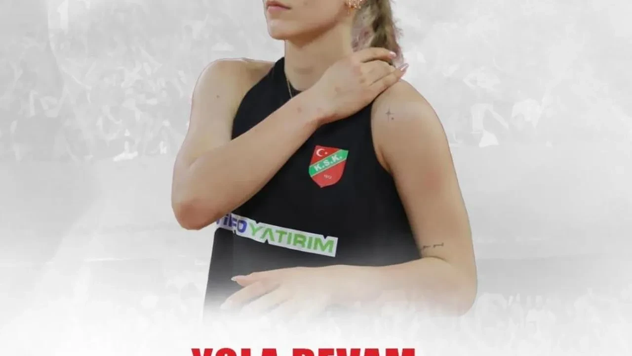 Genç smaçör Şevval Acıbal Karşıyaka Voleybol'da kalıyor