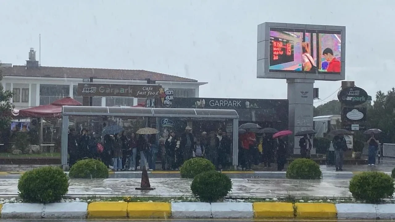 Aydın'da sağanak yağış hayatı felç etti: Su baskınlarına karşı uyarılar peşpeşe geliyor