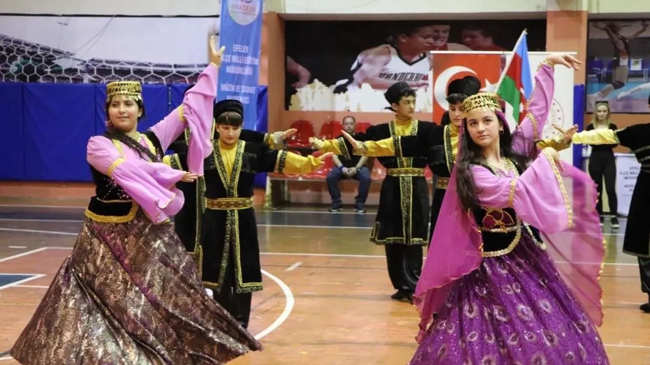 Efeler'de uluslararası dans festivali coşkuyla kutlandı