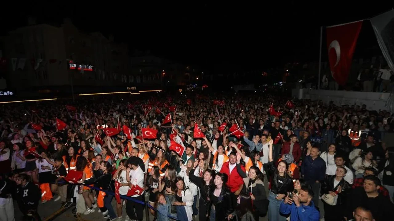 19 Mayıs coşkusu: Büyükşehir konserleri ile yaşandı